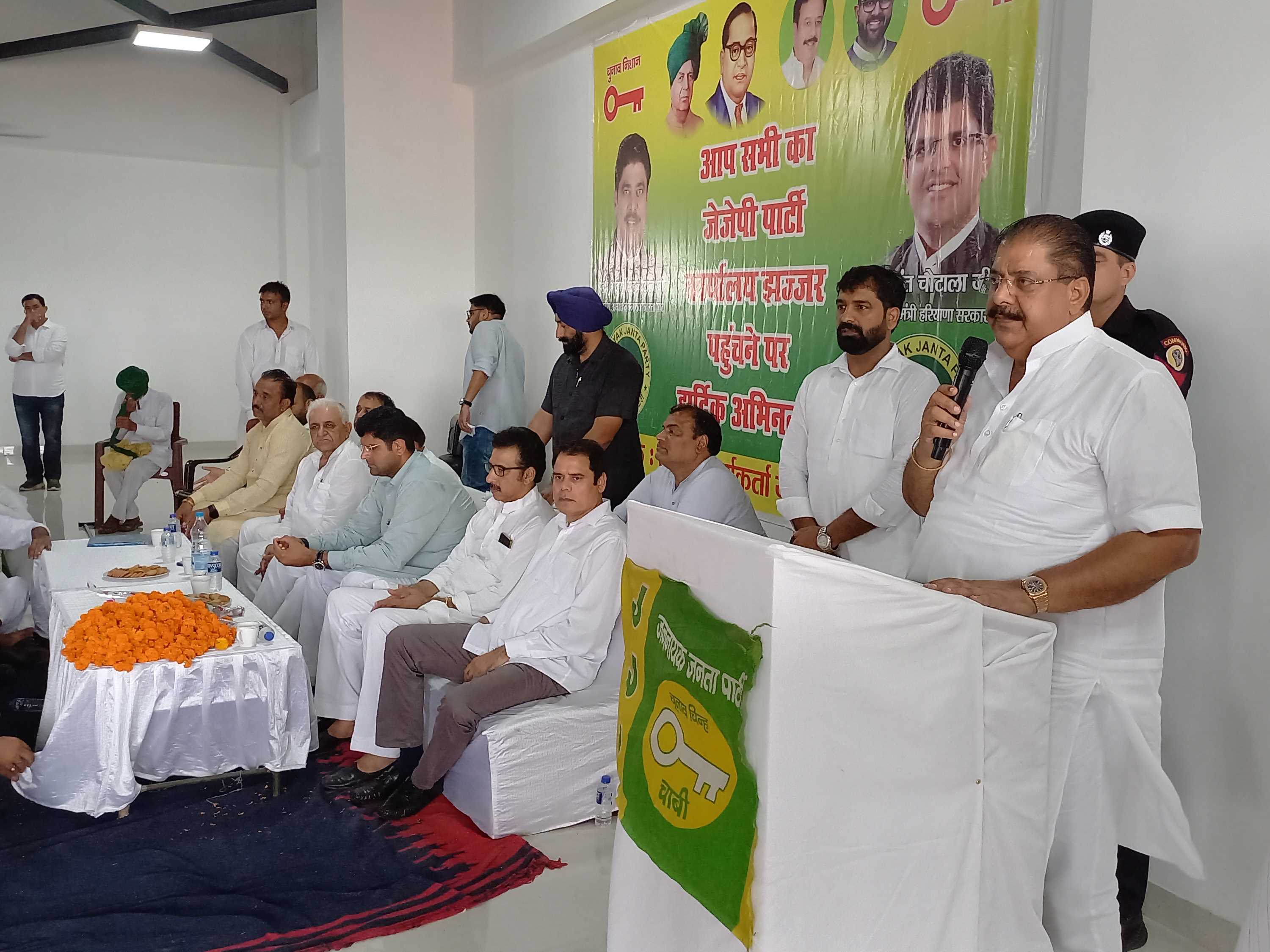 भूपेंद्र हुड्डा को विधानसभा चुनाव में अपनी ही टिकट की गारंटी नहीं : अजय चौटाला